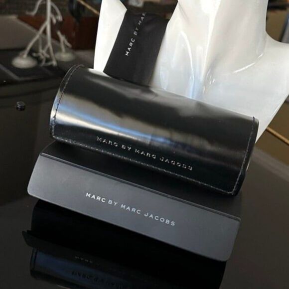 2x Marc by Marc Jacobs Glasses Cases Black Faux Patent Leather Sunglasses Case - Picture 4 of 12